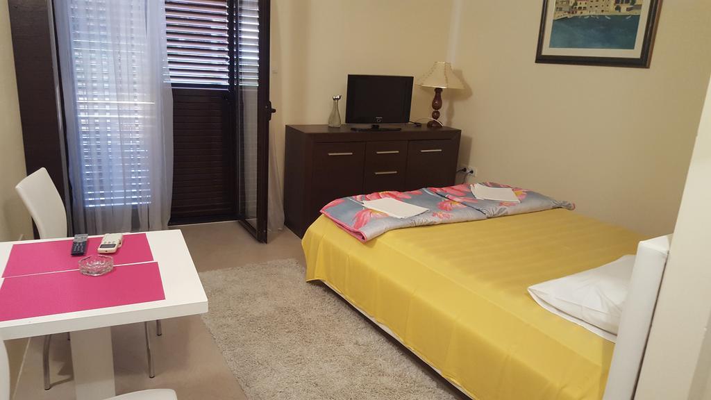 Apartments Grispolis Tivat Exterior photo