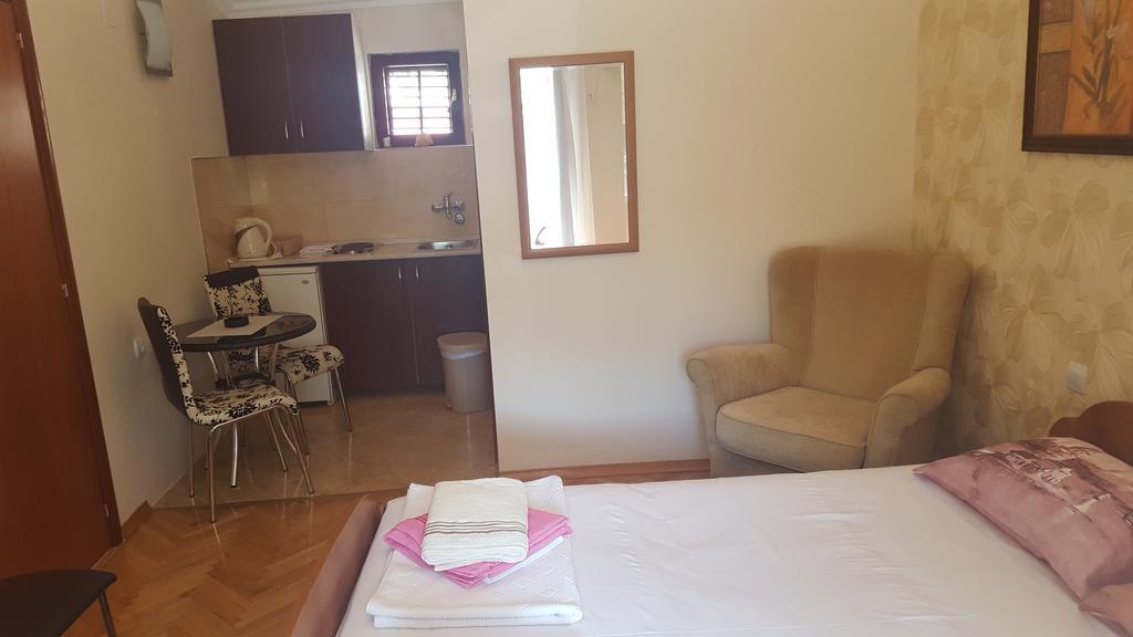 Apartments Grispolis Tivat Exterior photo